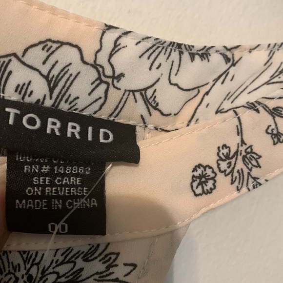 Torrid Hilo Mock Tank- NWT - Picture 6 of 9